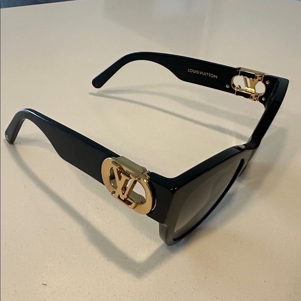 Louis Vuitton Black Sunglasses - Picture 2 of 14